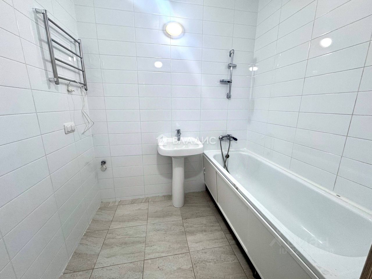 Продажа 3-комн квартиры на вторичном рынке улица Кварцевая, 4к1