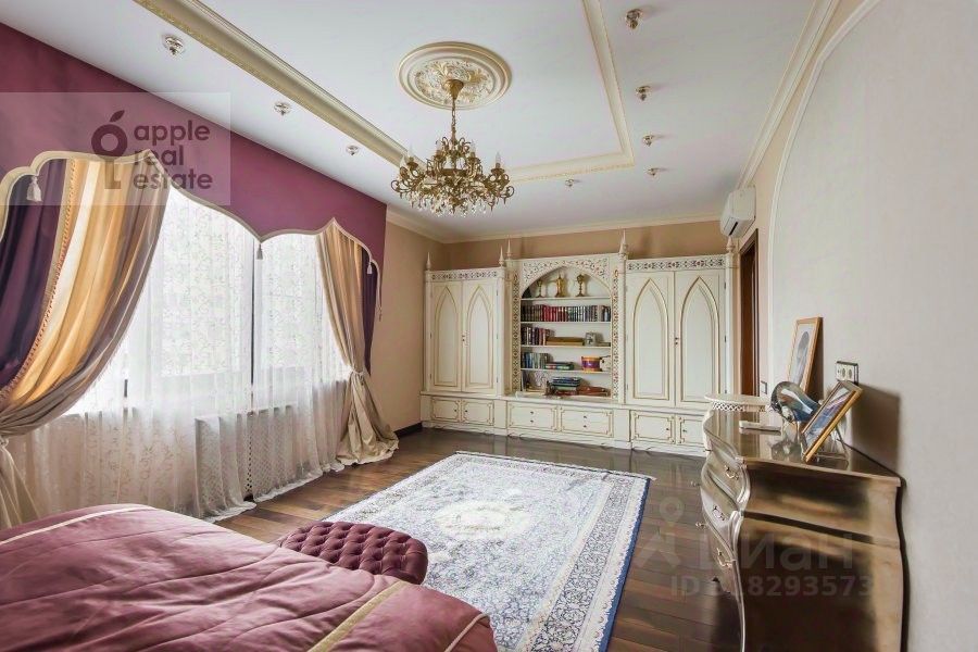 Продажа 3-комн квартиры на вторичном рынке улица Новаторов, 8К2