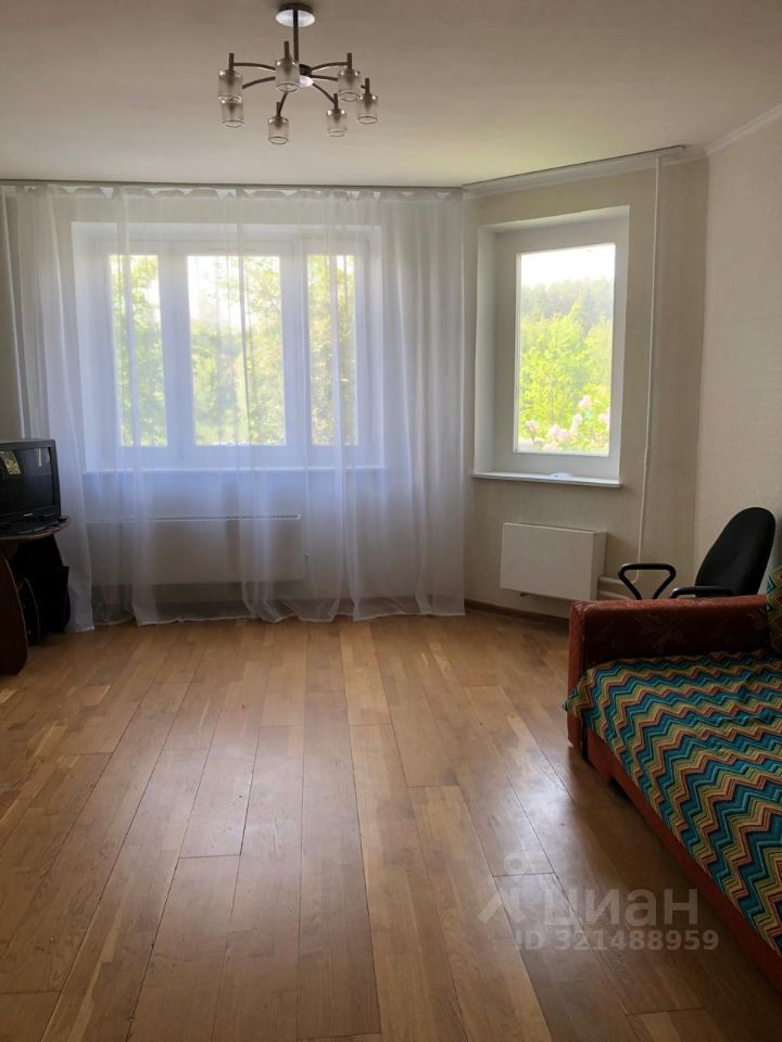 Продажа 2-комн квартиры на вторичном рынке Лухмановская улица, 15к4