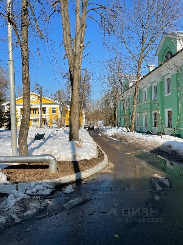Продажа 1-комн квартиры на вторичном рынке Павельцево мкр, улица Нефтяников,  д. 4