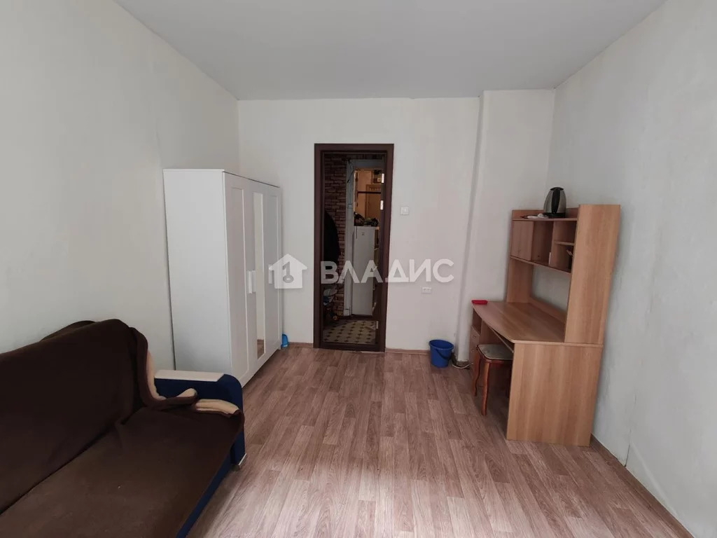 Продажа 4-комн квартиры на вторичном рынке Свечной пер.,  д. 27