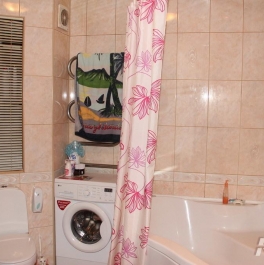 Продажа 3-комн квартиры на вторичном рынке Петергоф г, Санкт-Петербургский пр-кт ,  д. 12