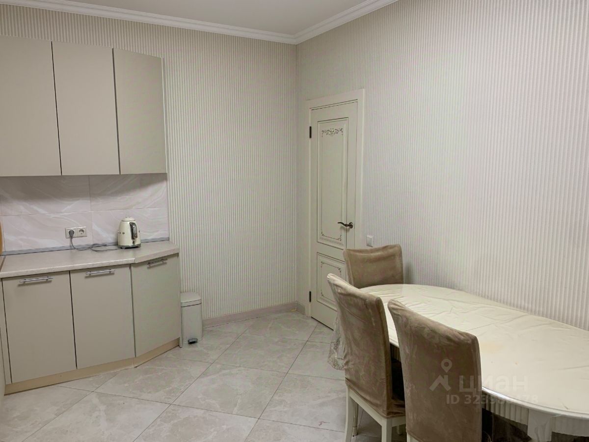 Аренда 2-комн квартиры на вторичном рынке Новые Котельники мкр,  д. 20