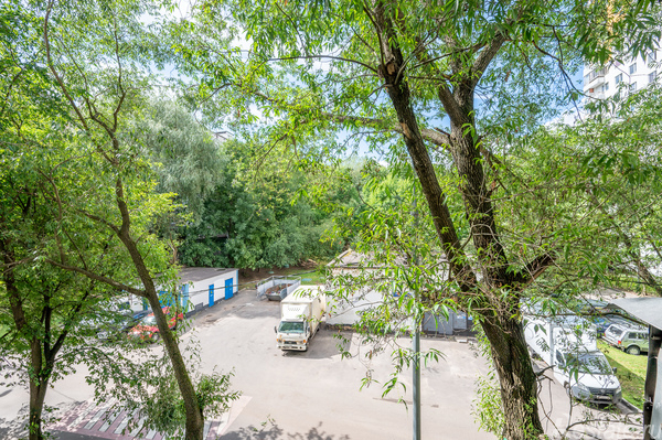 Продажа 3-комн квартиры на вторичном рынке Айвазовского ул,  д. 2