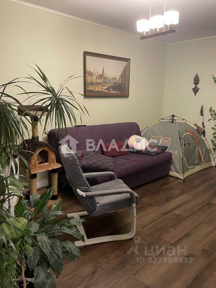 Продажа 2-комн квартиры на вторичном рынке пос. Бугры, улица Школьная,  д. 7