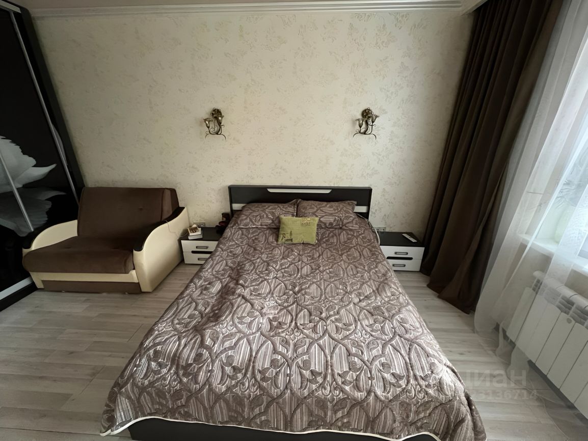 Продажа 2-комн квартиры на вторичном рынке Нахабино пгт, улица Королева, 8