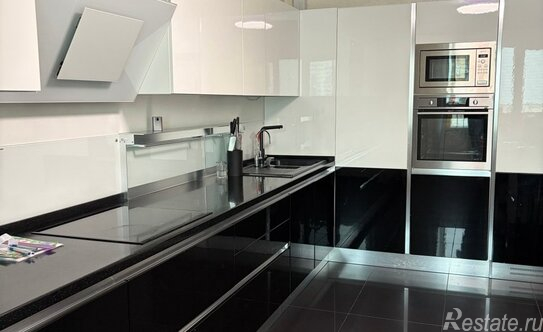 Продажа 3-комн квартиры на вторичном рынке ул Оптиков,  д. 38,  к. 1