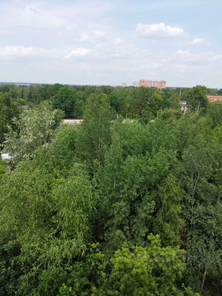 Продажа 2-комн квартиры на вторичном рынке Сходня мкр, Вишневая улица, 12