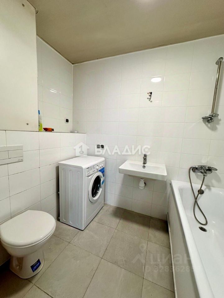 Продажа 3-комн квартиры на вторичном рынке Большая Очаковская улица, 2