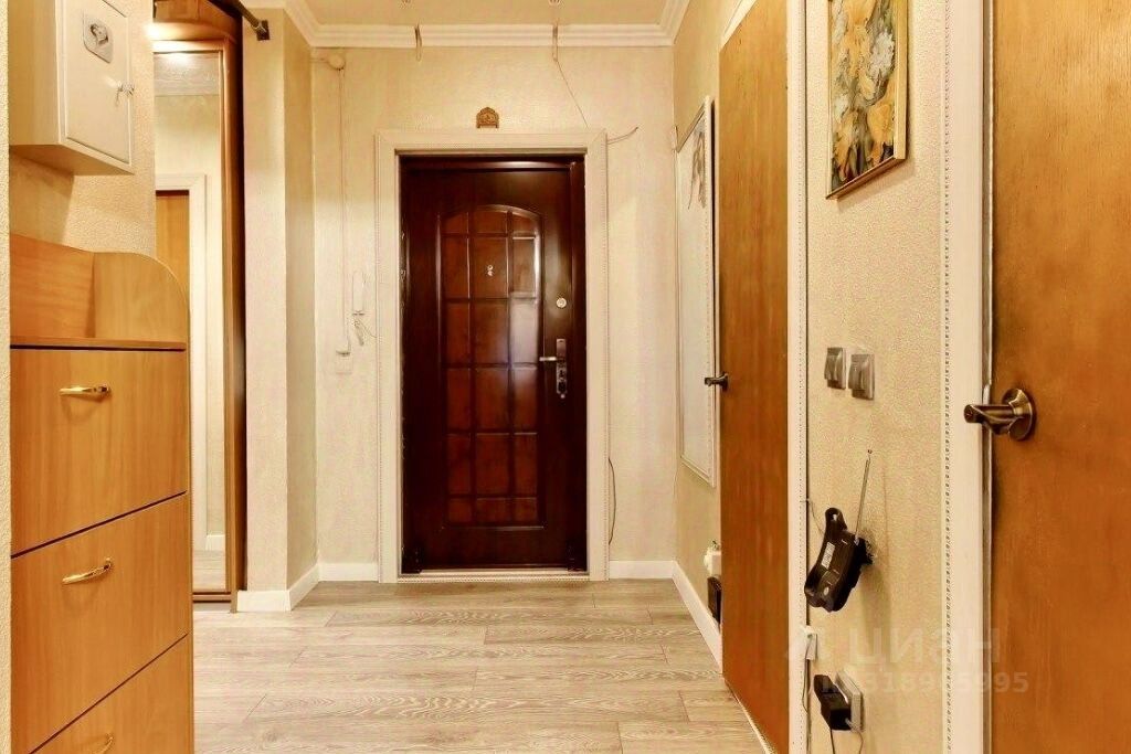 Продажа 2-комн квартиры на вторичном рынке улица Оптиков, 52к2В