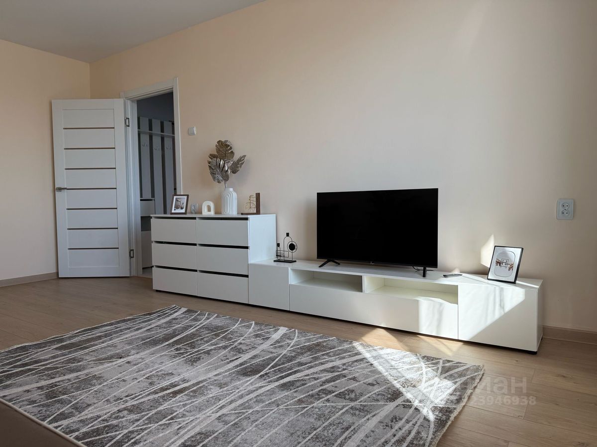 Аренда 2-комн квартиры на вторичном рынке улица Декабристов, 28К2