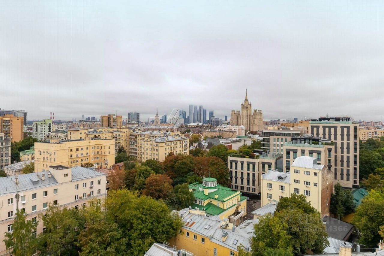 Продажа 2-комн квартиры на вторичном рынке улица Спиридоновка, 12