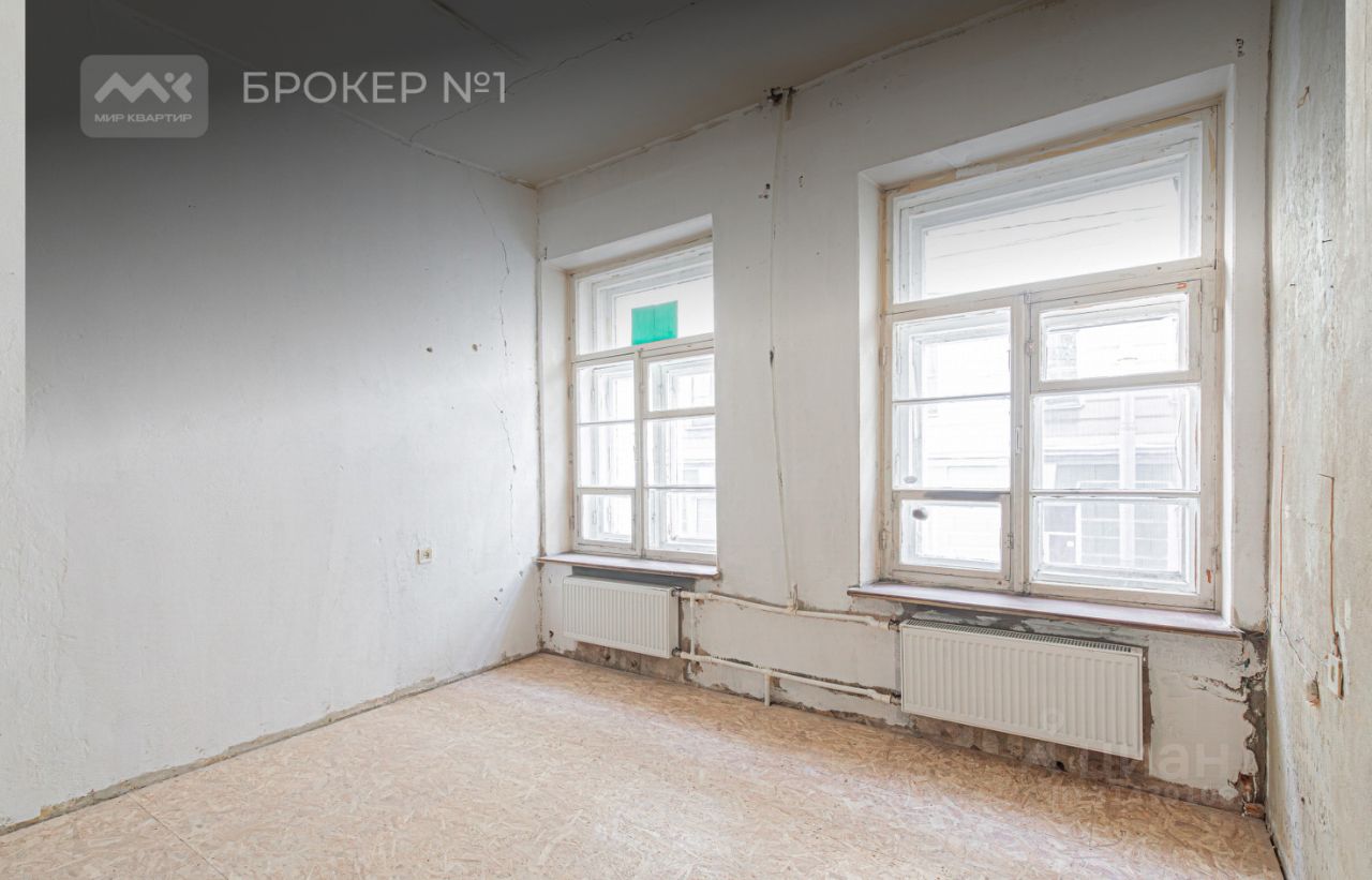 Продажа 4-комн квартиры на вторичном рынке Владимирский проспект, 11