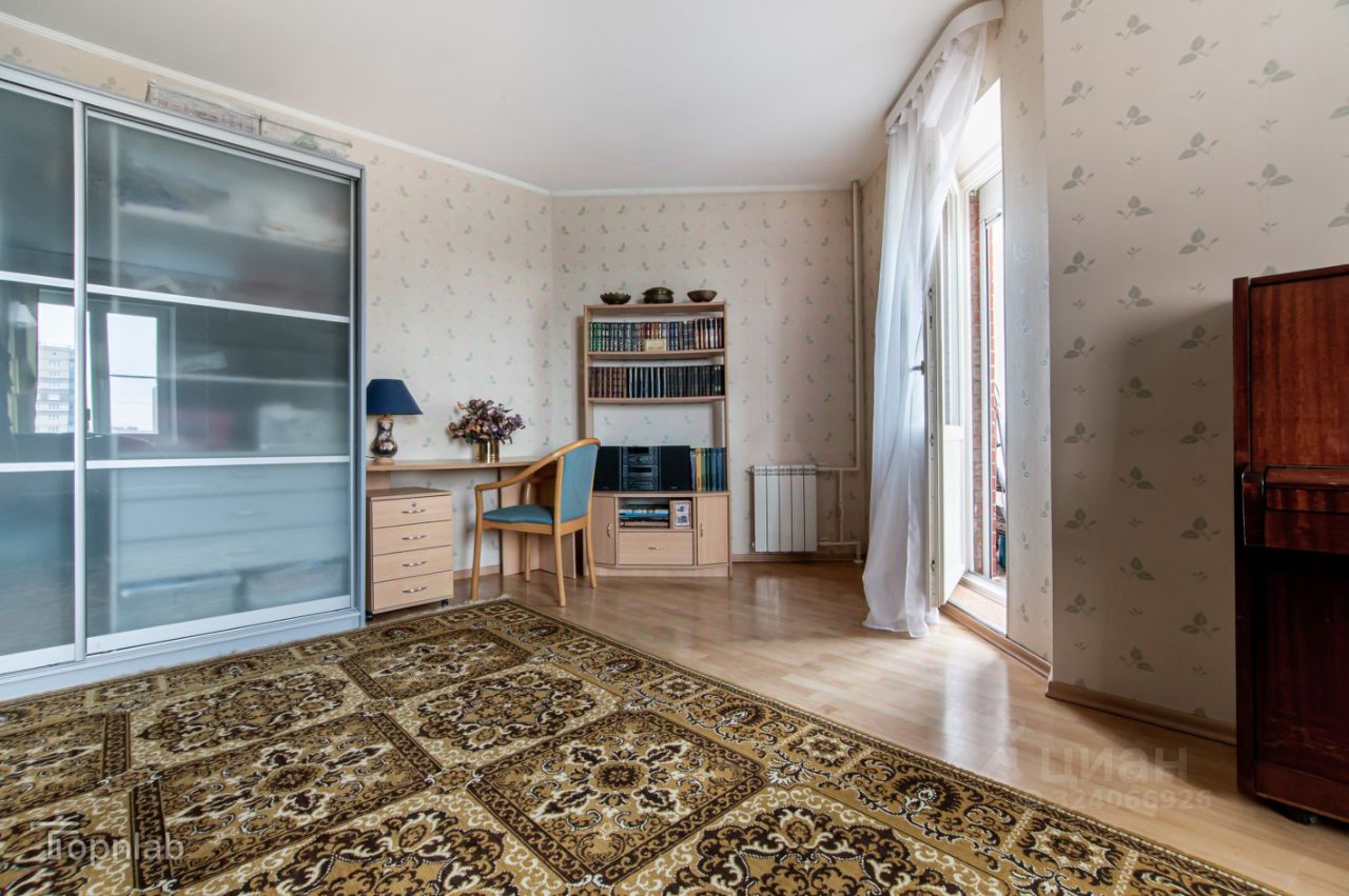 Продажа 2-комн квартиры на вторичном рынке Серебристый бульвар, 21