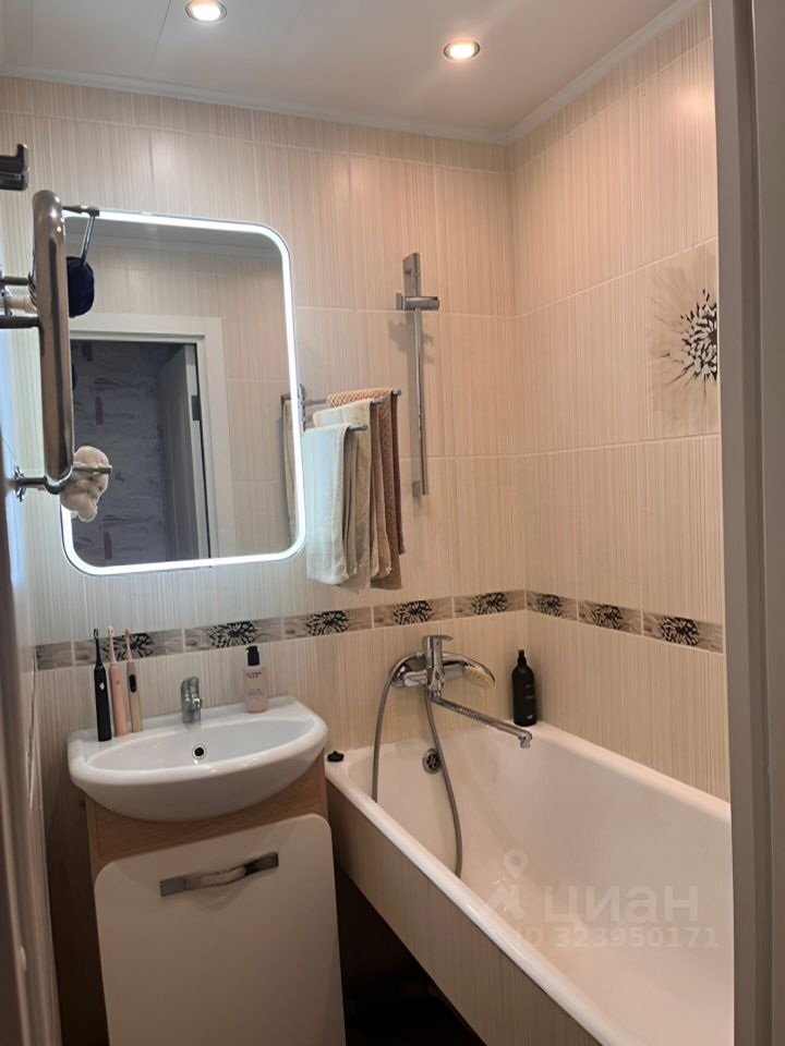 Продажа 2-комн квартиры на вторичном рынке улица Есенина, 12К1