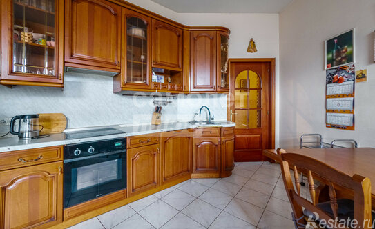 Продажа 5-комн квартиры на вторичном рынке Средний пр-кт,  д. 3/15