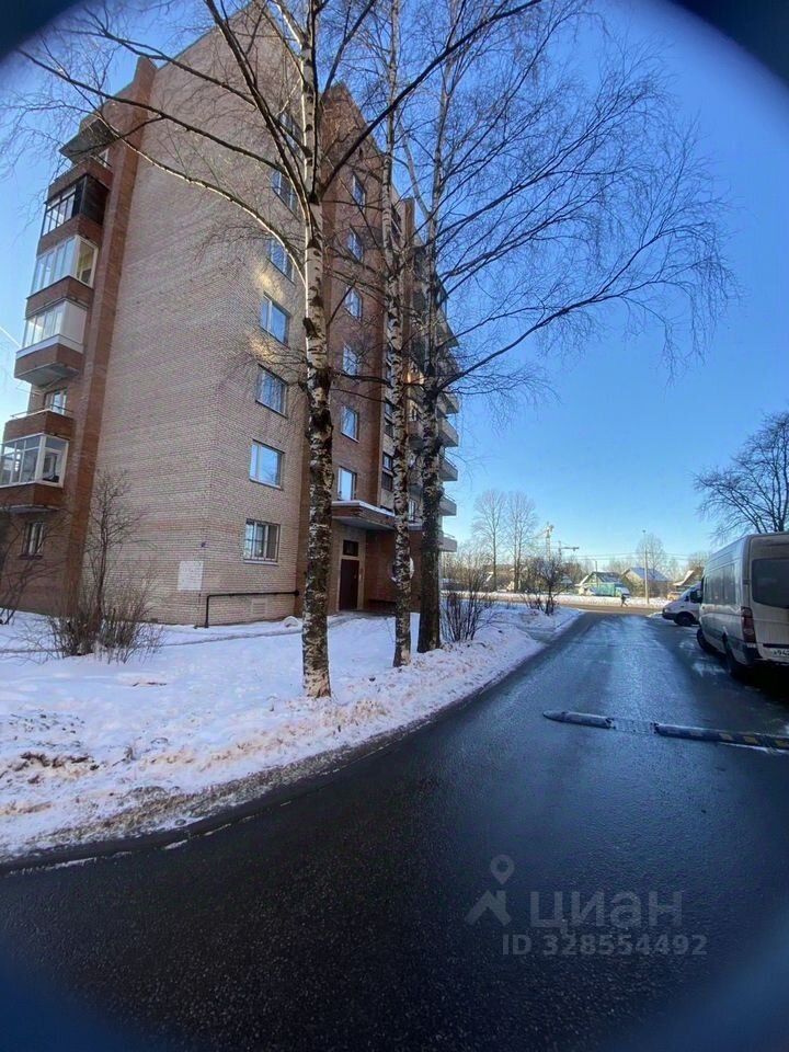 Продажа 2-комн квартиры на вторичном рынке Петергоф, Чичеринская улица, 7