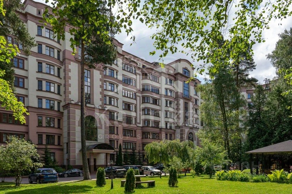 Продажа 4-комн квартиры на вторичном рынке пос. Сосны, 21