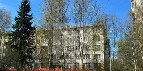 3-комн квартира ул Ленсовета,  д. 60