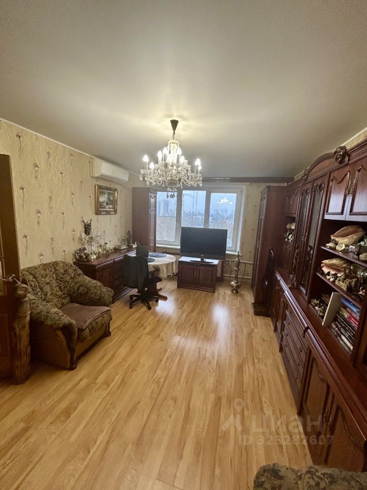 Продажа 3-комн квартиры на вторичном рынке улица Фабрициуса, 42