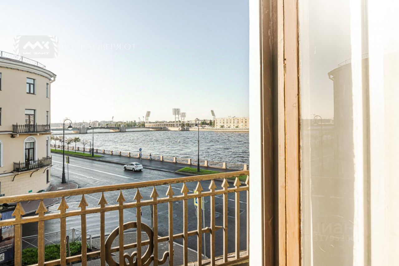 Продажа 6-комн квартиры на вторичном рынке набережная Макарова, 16/2