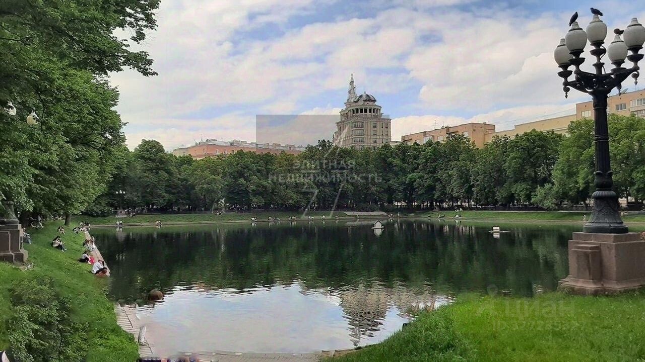 Аренда 4-комн квартиры на вторичном рынке Патриарший Б. пер,  д. 10