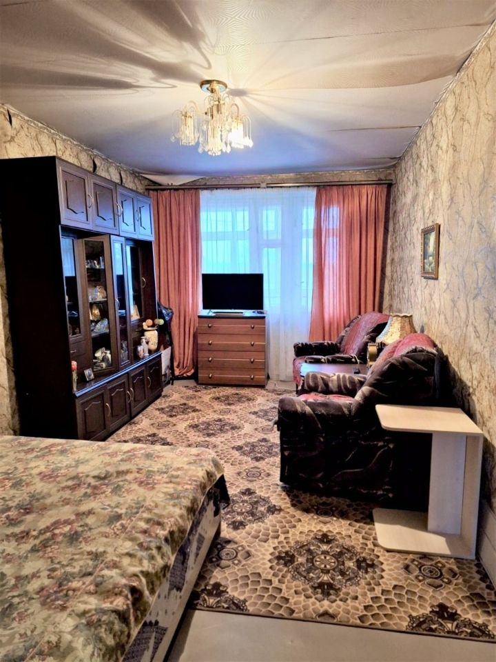 Продажа 3-комн квартиры на вторичном рынке Луга, проспект Кирова, 22к2