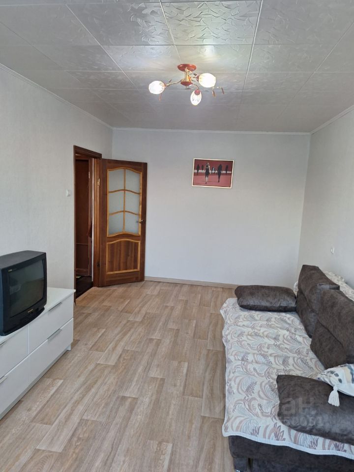 Продажа 1-комн квартиры на вторичном рынке Коммунар г., улица Школьная, 24