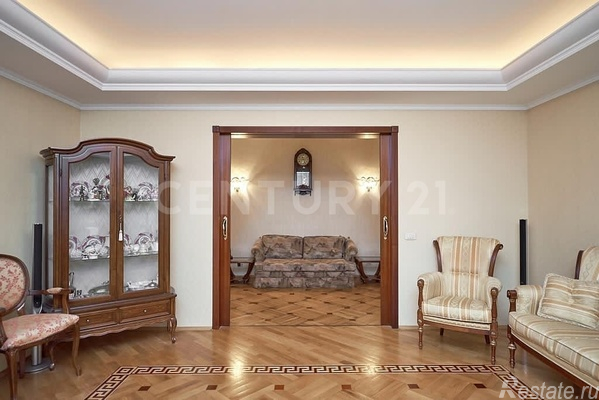 Продажа 4-комн квартиры на вторичном рынке Астраханский пер,  д. 10к36с1