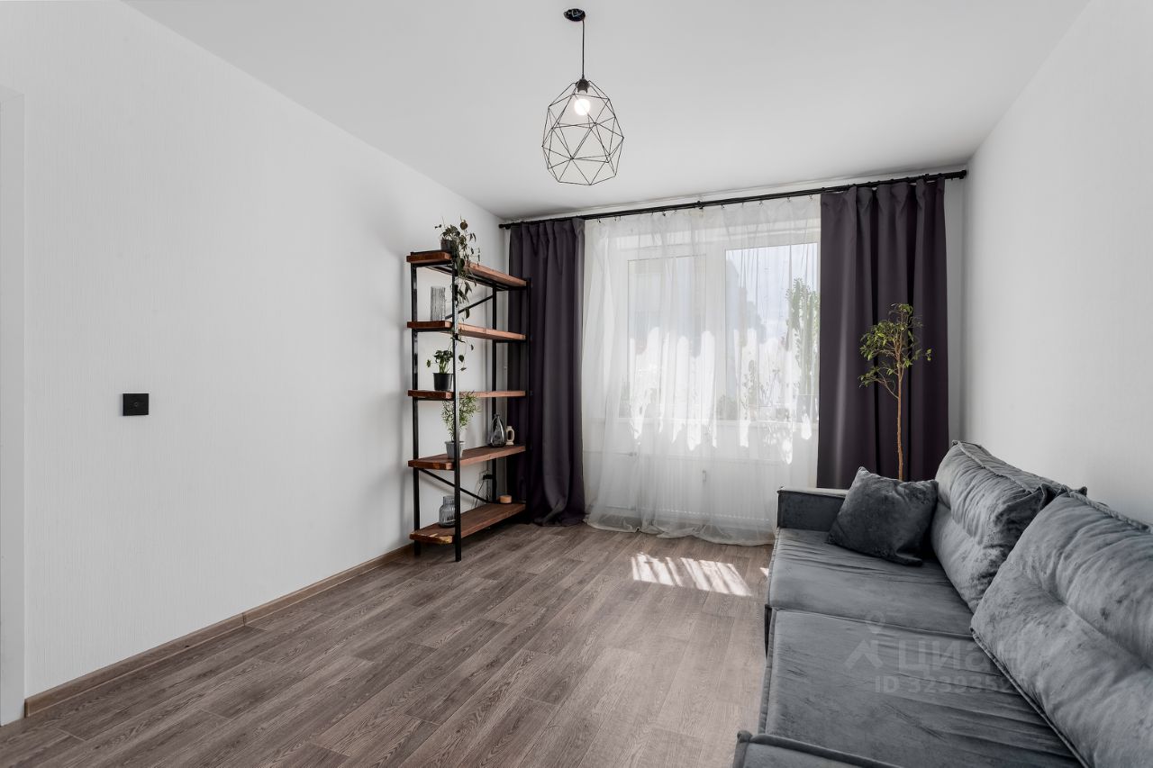 Продажа 1-комн квартиры на вторичном рынке пос. Бугры, бульвар Воронцовский, 5к4