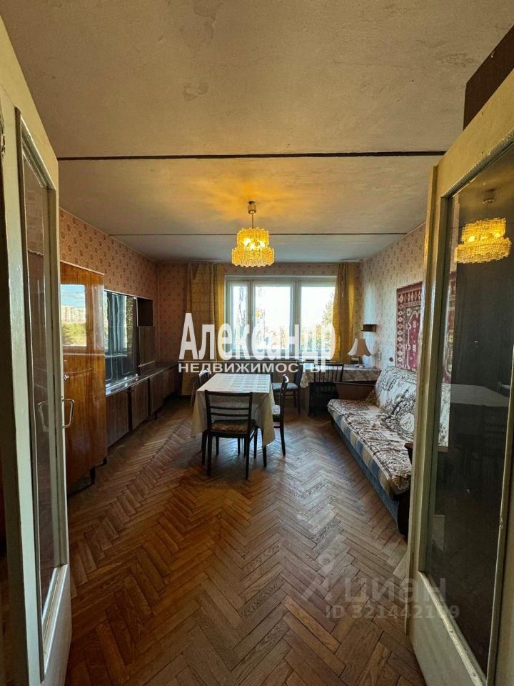 Продажа 3-комн квартиры на вторичном рынке пос. Металлострой, улица Богайчука, 24