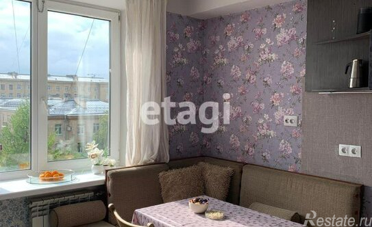 Продажа 3-комн квартиры на вторичном рынке Карташихина улица,  д. 19