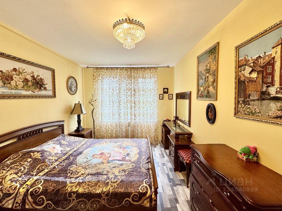 Продажа 3-комн квартиры на вторичном рынке улица Седова, 98