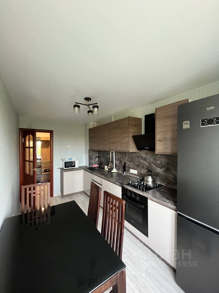 Аренда 3-комн квартиры на вторичном рынке улица Молостовых, 10К2