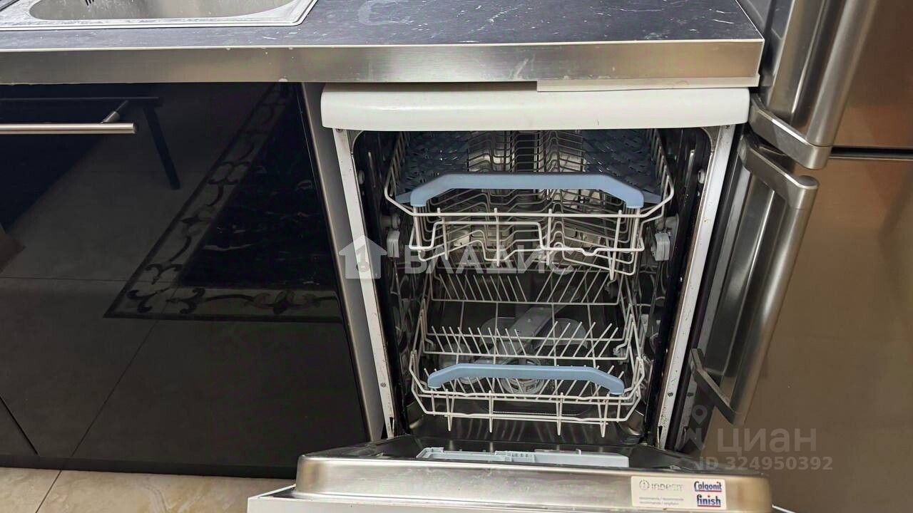 Продажа 3-комн квартиры на вторичном рынке Мосфильмовская улица, 6