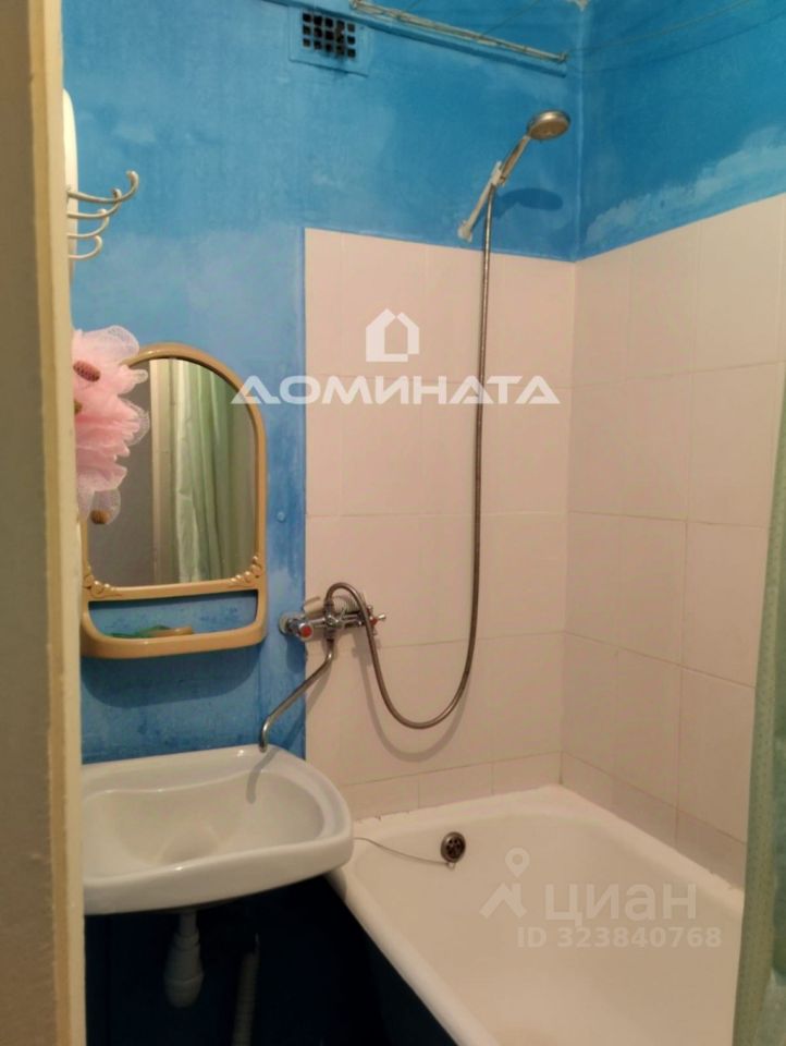 Продажа 4-комн квартиры на вторичном рынке Будапештская улица, 10К2