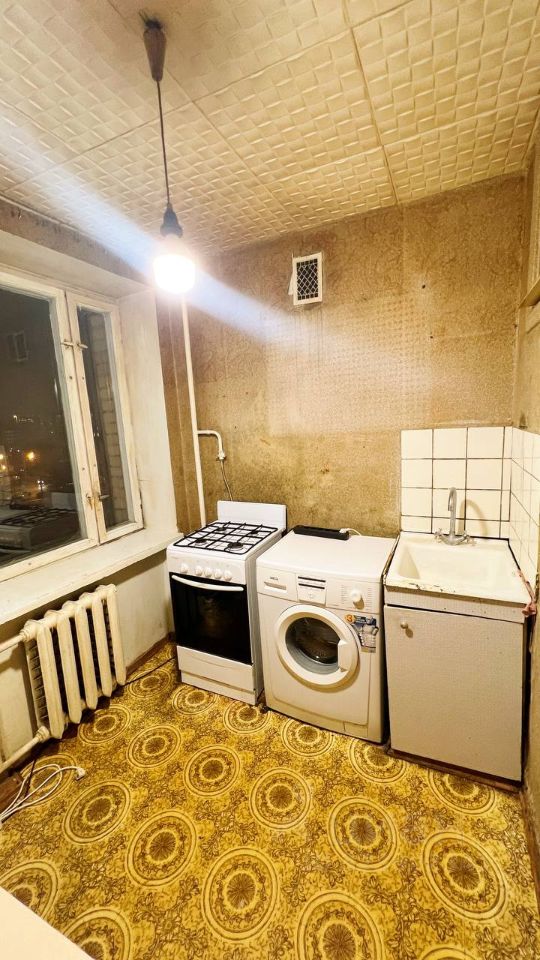 Продажа 3-комн квартиры на вторичном рынке Большая Декабрьская улица, 8