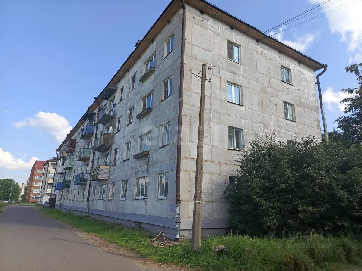Продажа 1-комн квартиры на вторичном рынке Волхов, улица Кирова, 20