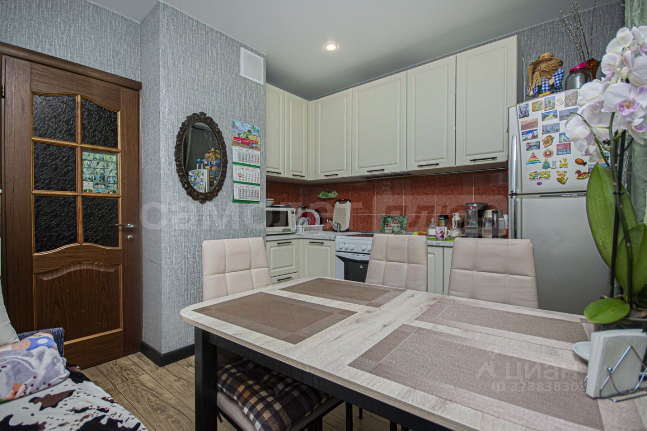 Продажа 3-комн квартиры на вторичном рынке Осенний бульвар, 15