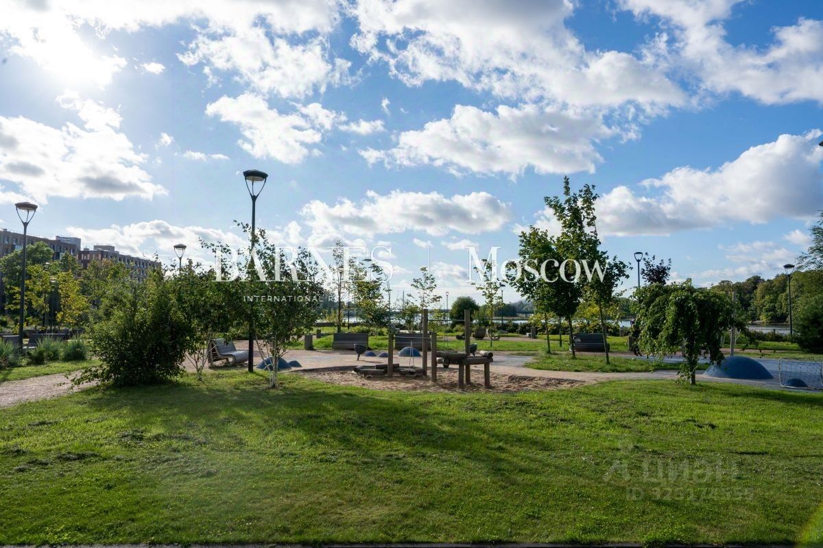 Продажа 4-комн квартиры на вторичном рынке Ждановская улица, 45