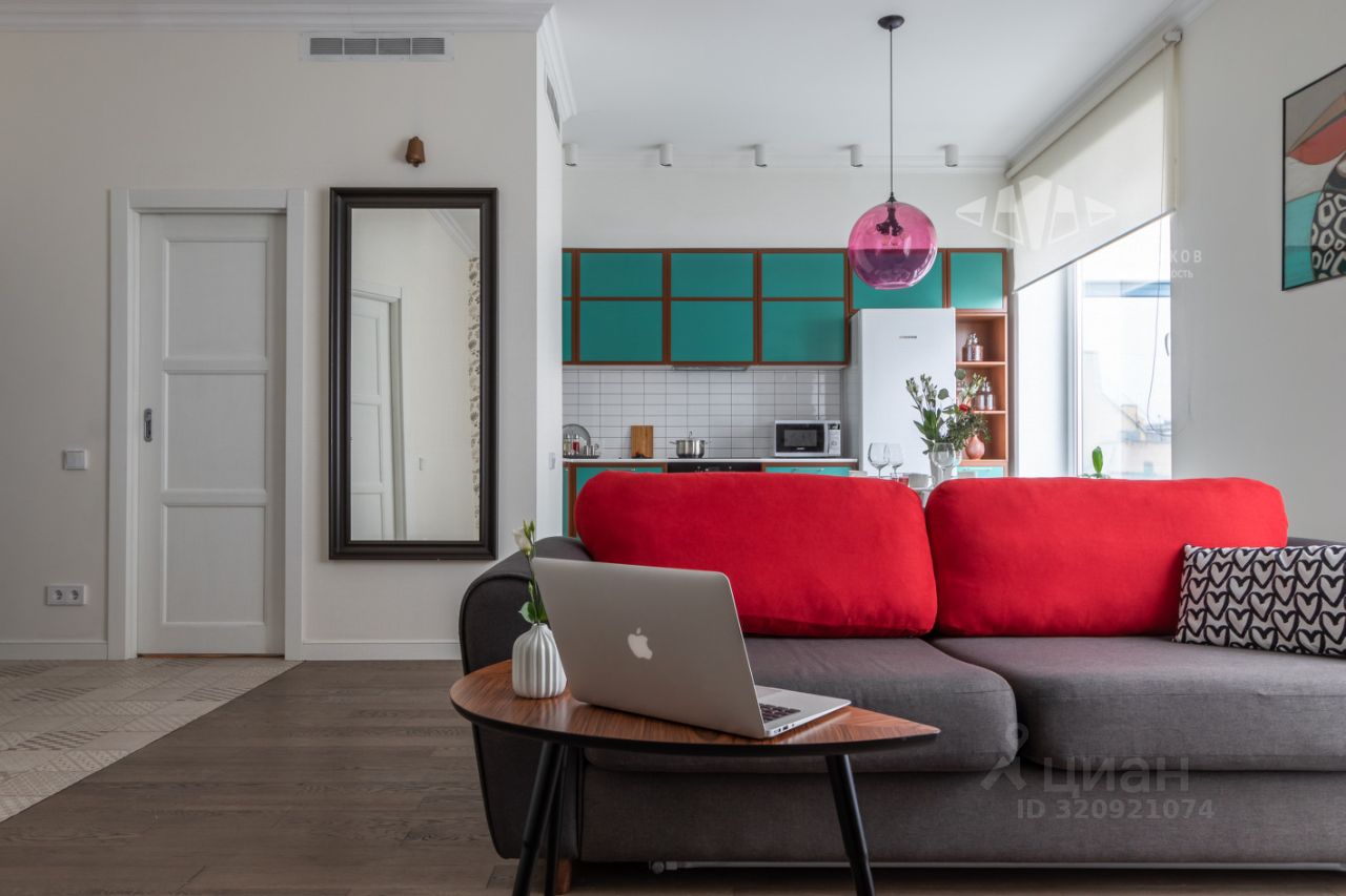 Продажа 2-комн квартиры на вторичном рынке набережная Адмиралтейского Канала, 15