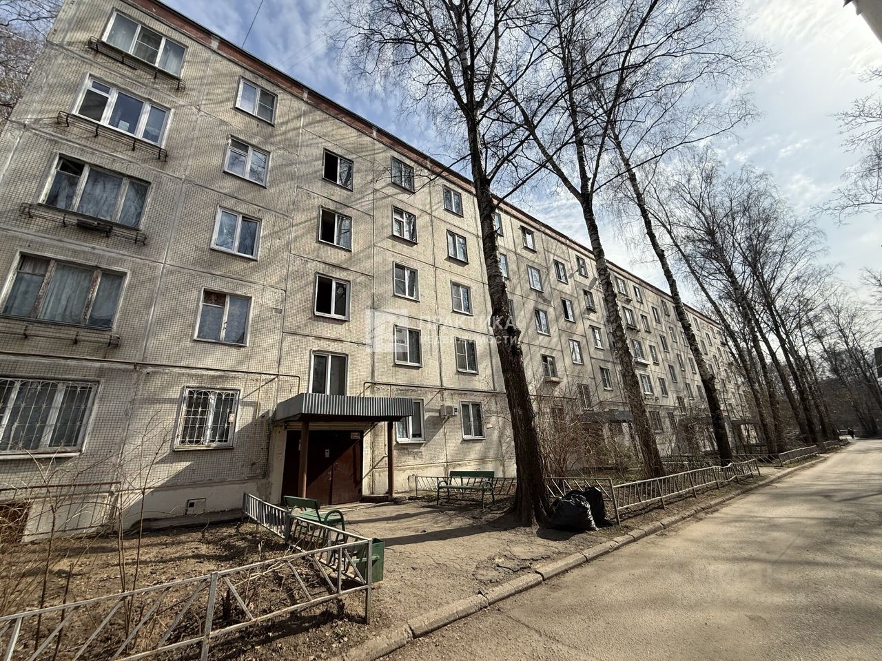 Продажа 2-комн квартиры на вторичном рынке Райцентр мкр, улица Комсомольская,  д. 19