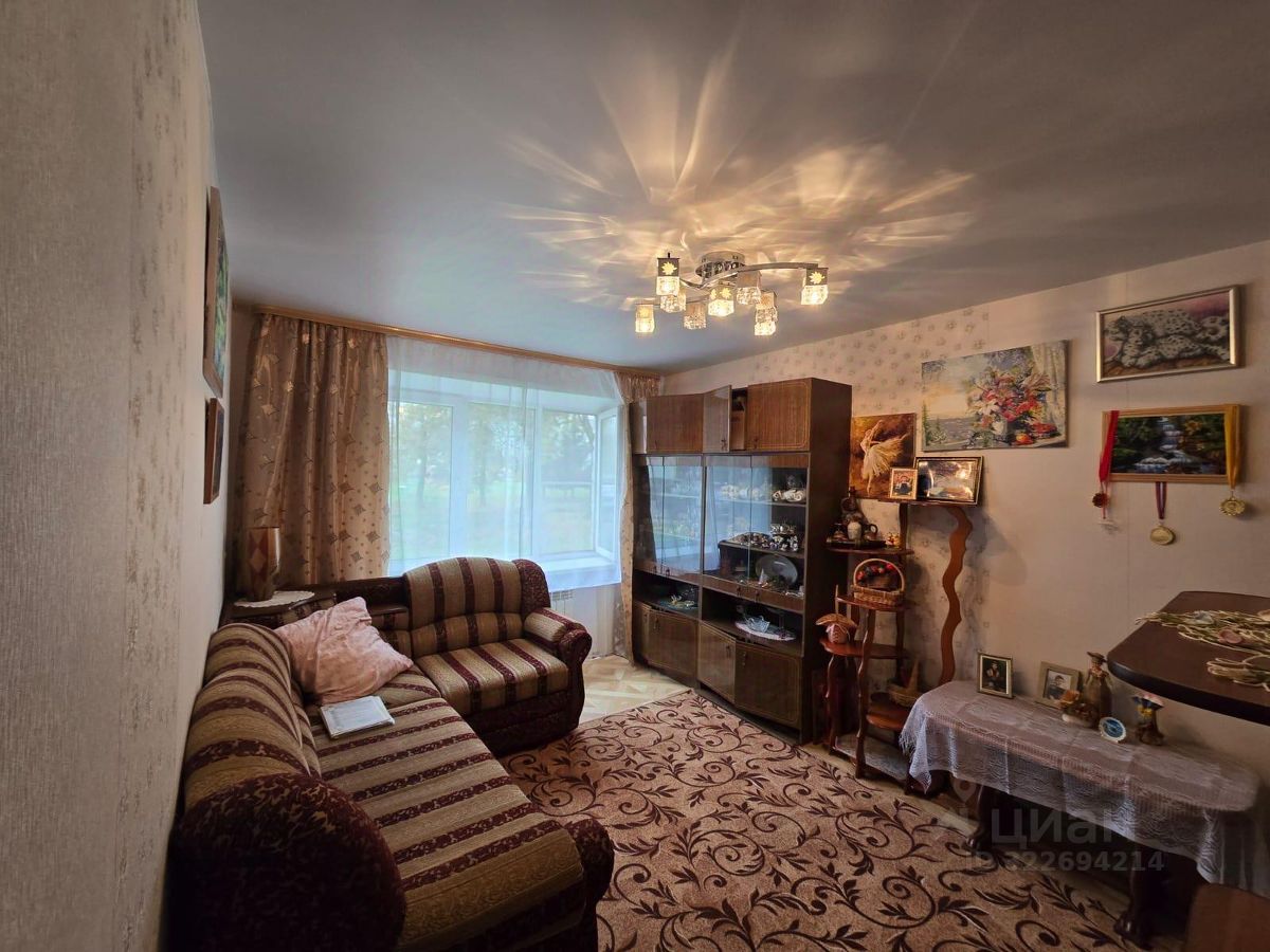 Продажа 1-комн квартиры на вторичном рынке пос. Совхоза Архангельский, улица Комарова,  д. 5