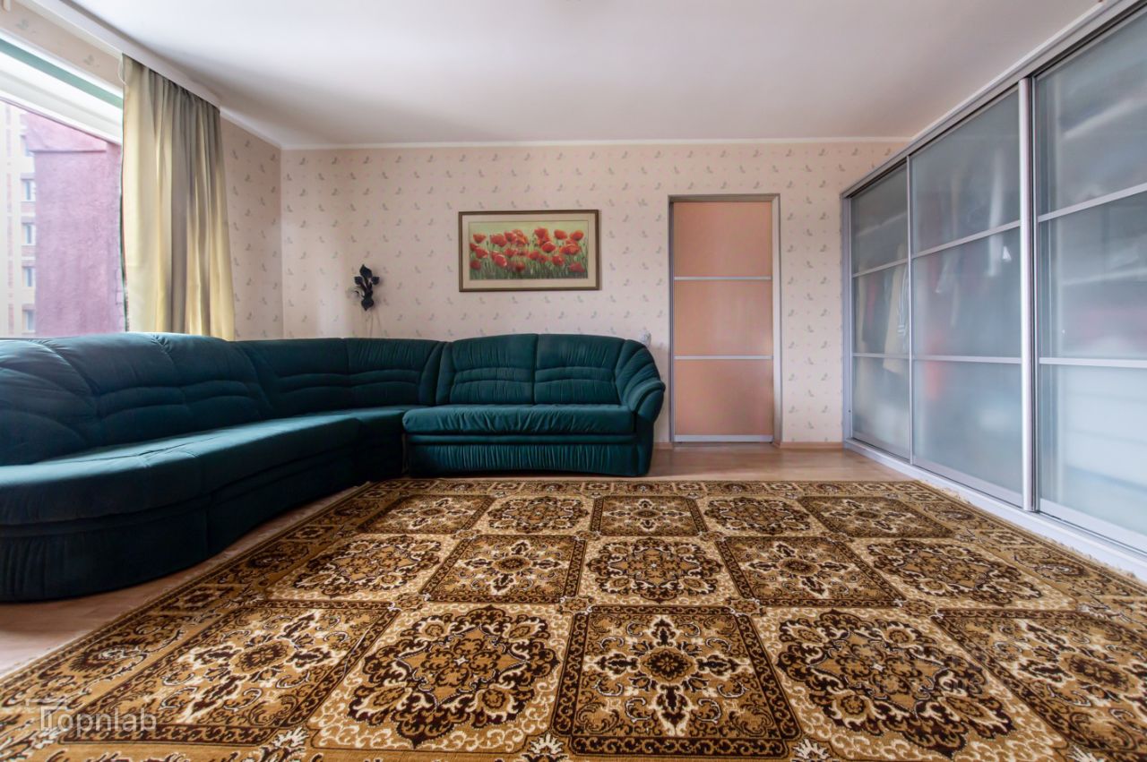 Продажа 2-комн квартиры на вторичном рынке Серебристый бульвар, 21