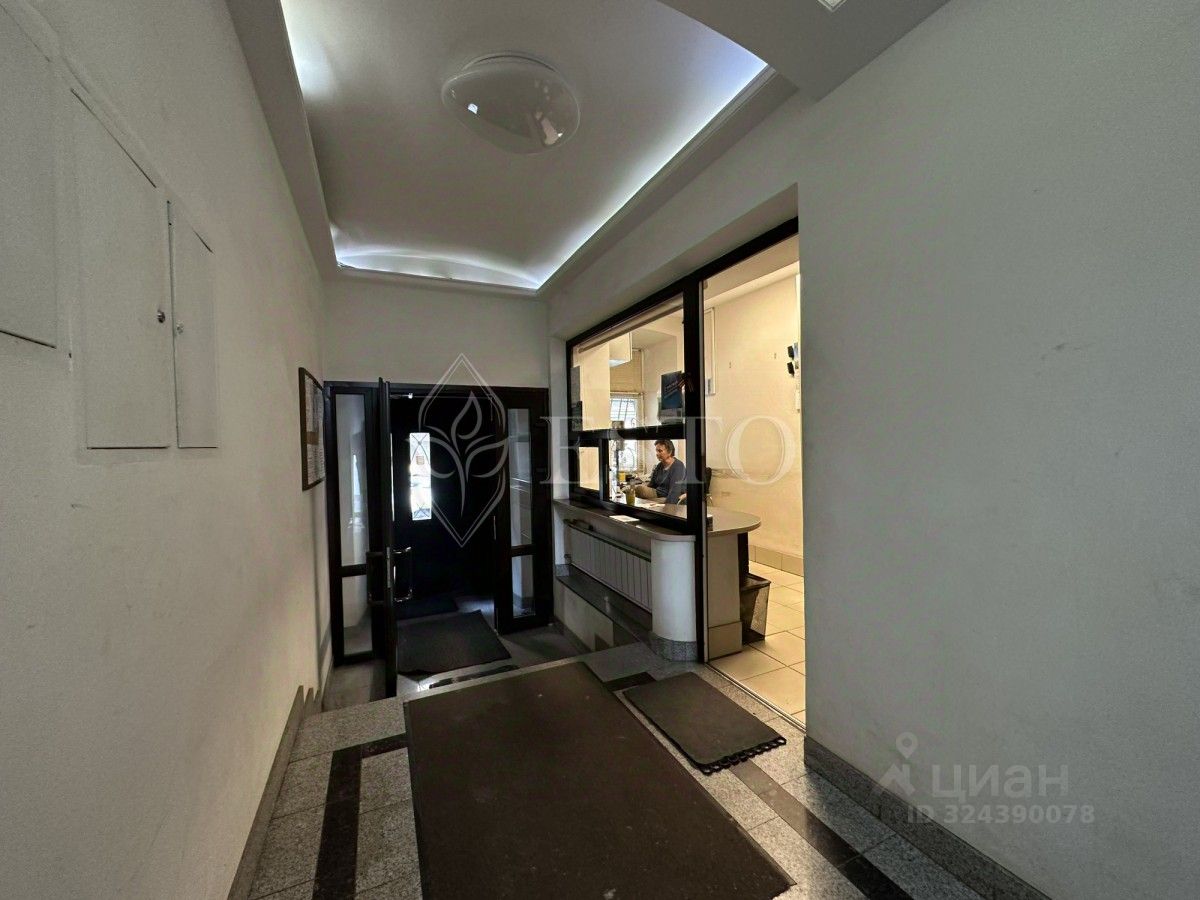 Продажа 1-комн квартиры на вторичном рынке Старо-Петергофский проспект, 28