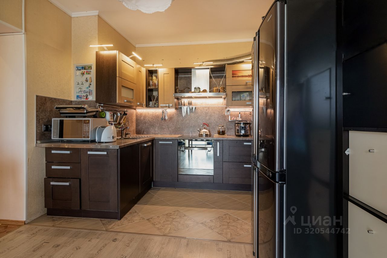 Продажа 2-комн квартиры на вторичном рынке Загребский бульвар, 19К1