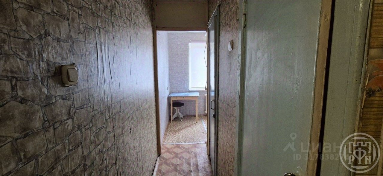 Продажа 2-комн квартиры на вторичном рынке пос. Заводской, 1