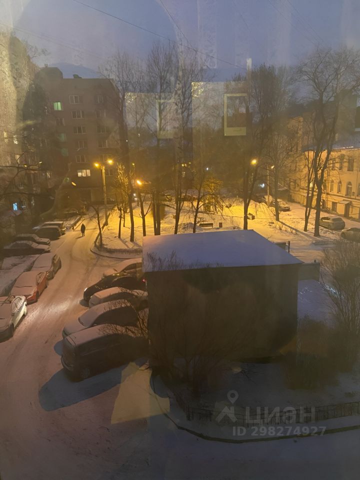 Продажа 4-комн квартиры на вторичном рынке 15-я Васильевского острова линия, 34