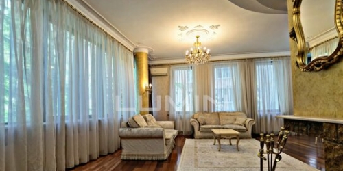 4-комн квартира Староконюшенный пер,  д. 36,  к. 2