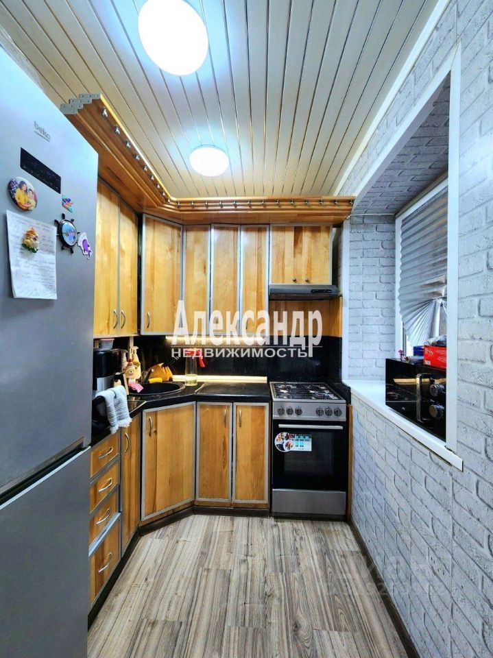 Продажа 3-комн квартиры на вторичном рынке Кириши, проспект Героев, 6
